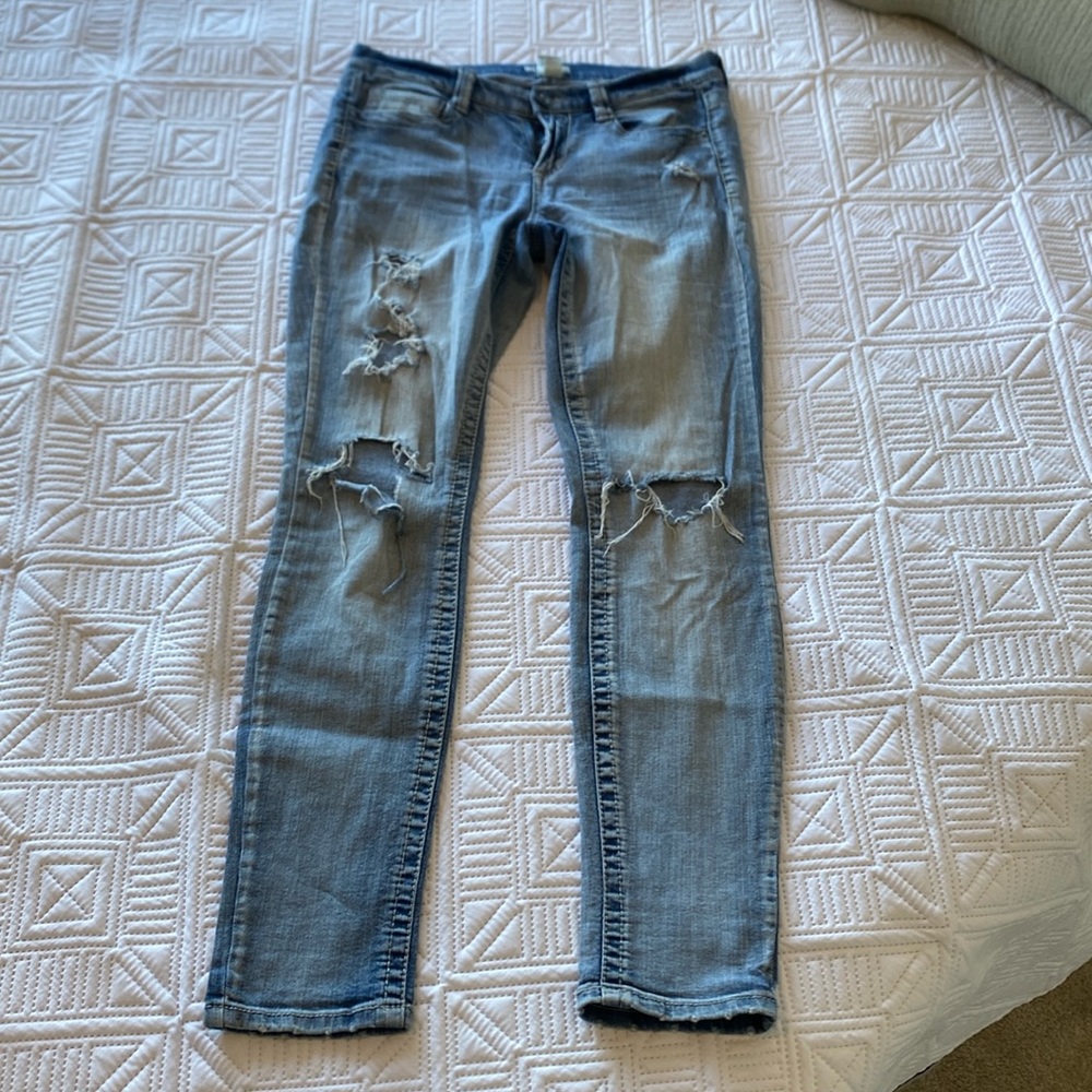 Mudd distressed skinny jeans